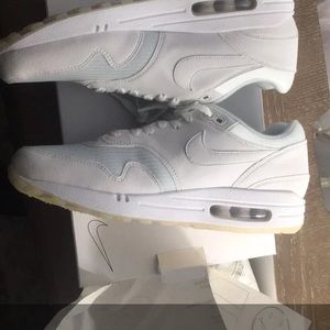 NIKE AIR MAX 270 REACT